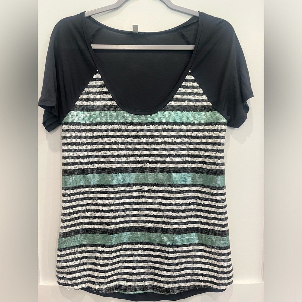 Adorable Halogen women’s gray t-shirt with mint green and white sequins. sz S.